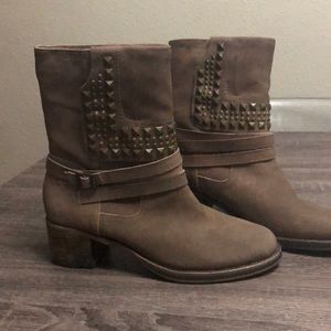 Vince Camuto short boots